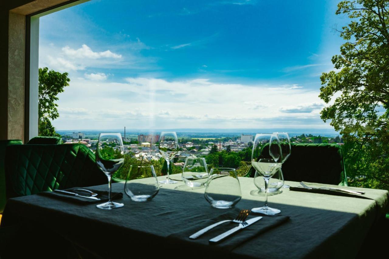 Restaurant & Pension U Hradu Штернберк Екстер'єр фото